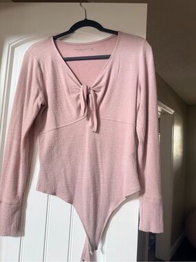 ABERCROMBIE&FITCH Long-Sleeve Tie-Front Bodysuit Top